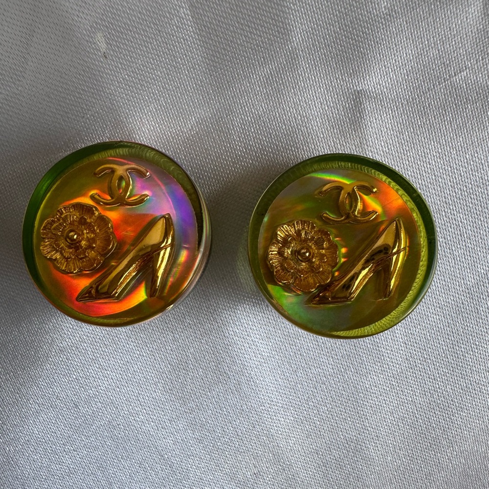 Chanel Rare 1997 Holographic Camellia Clip On Earrings - Picture 14 of 16